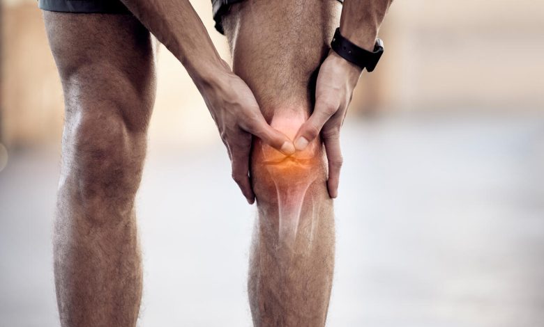 Derrame articular deve ser investigado ao notar inchaço no joelho